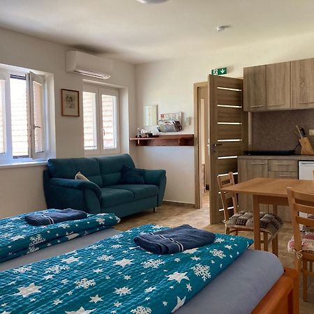 Apartmany S Klimatizaci - Penzion U Kudlacku Pouzdrany Buitenkant foto