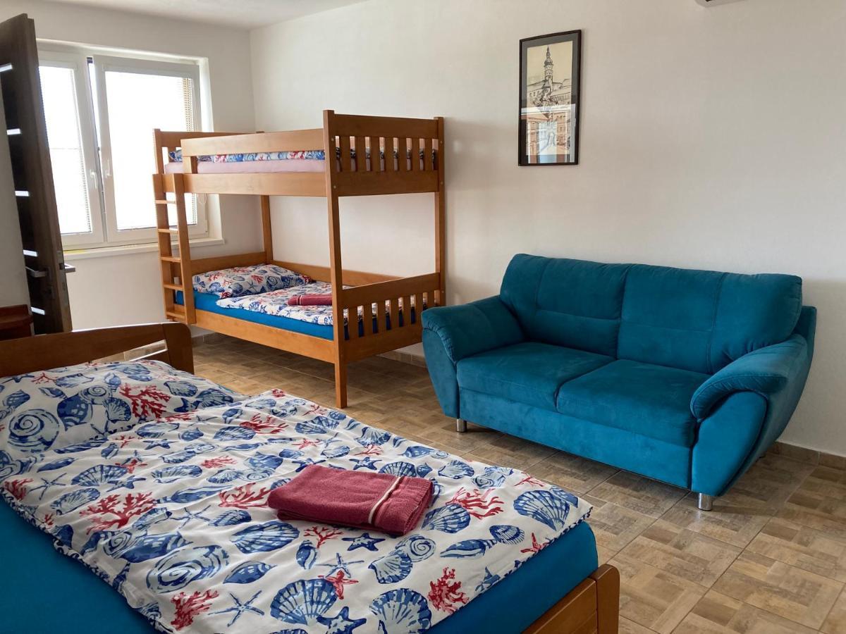 Apartmany S Klimatizaci - Penzion U Kudlacku Pouzdrany Buitenkant foto